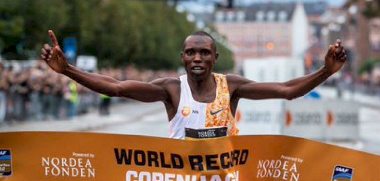 Geoffrey Kamworor consigue el récord mundial en media maratón