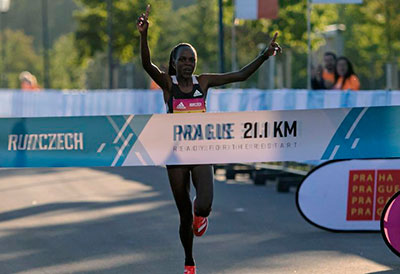 Jepchirchir bate el récord de medio maratón solo para mujeres