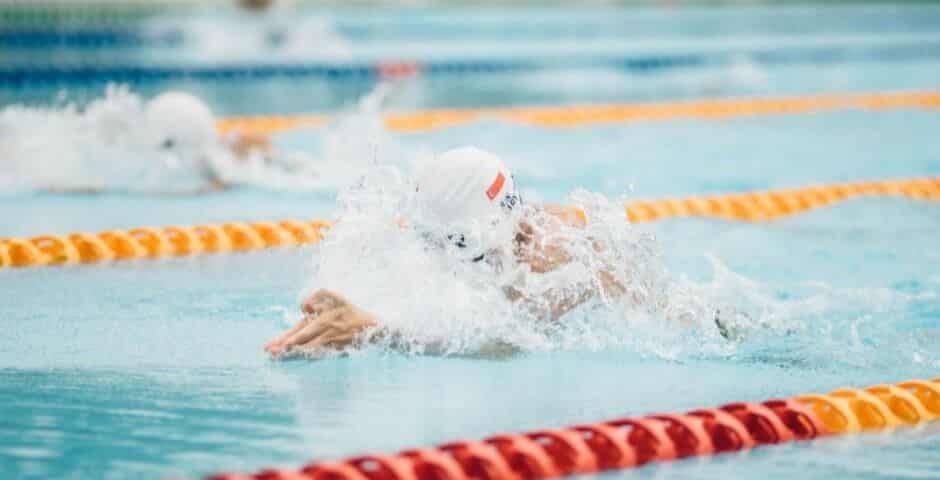 natación piscina mariposa entrenamiento de natación