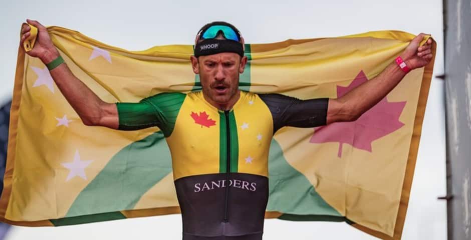 Lionel Sanders estira la bandera del equipo internacional