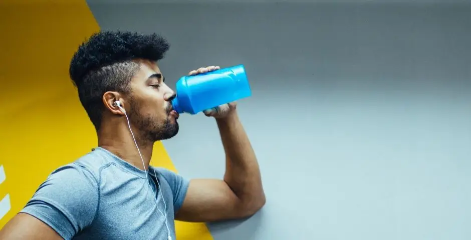 proteinas agua gimnasio