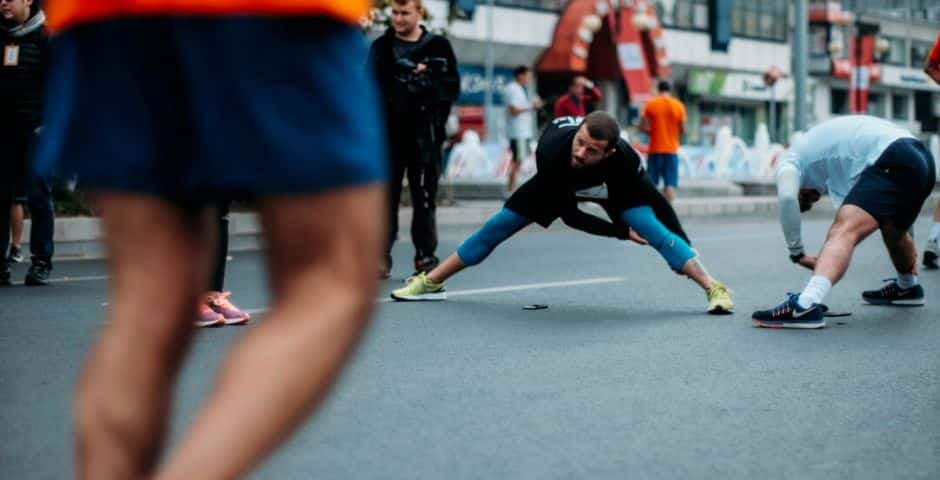 cómo estirar estiramiento calentamiento