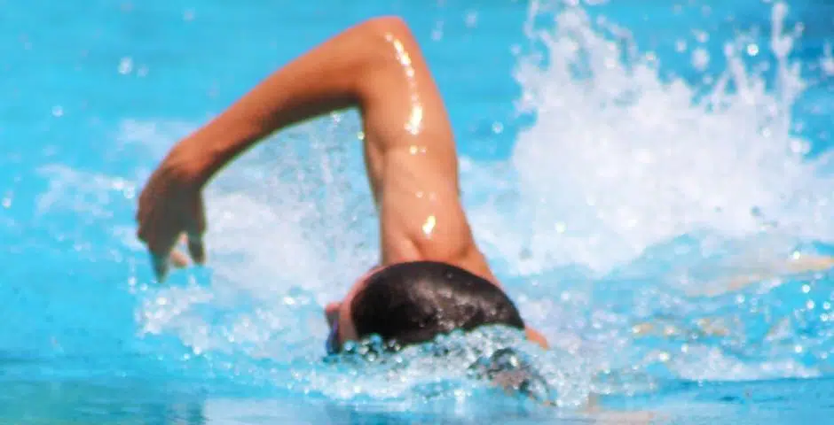 codo alto natación