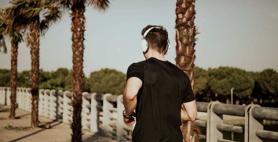 correr música