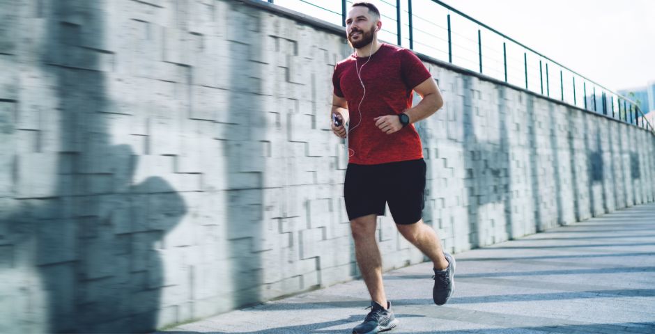 correr música