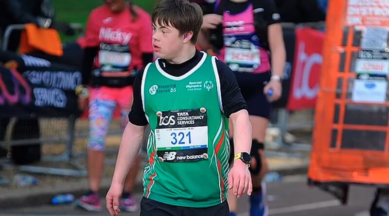 Joven británico con síndrome de Down completa el Maratón de Londres