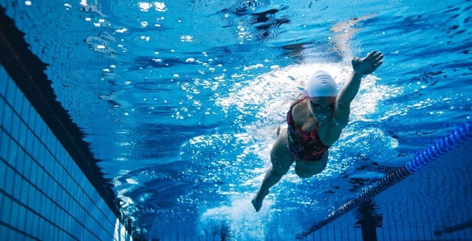 natación patada para nadar mejor